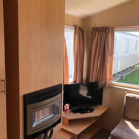 Adorable 2 Bedroom Caravan In Clacton-On-Sea Εξωτερικό φωτογραφία