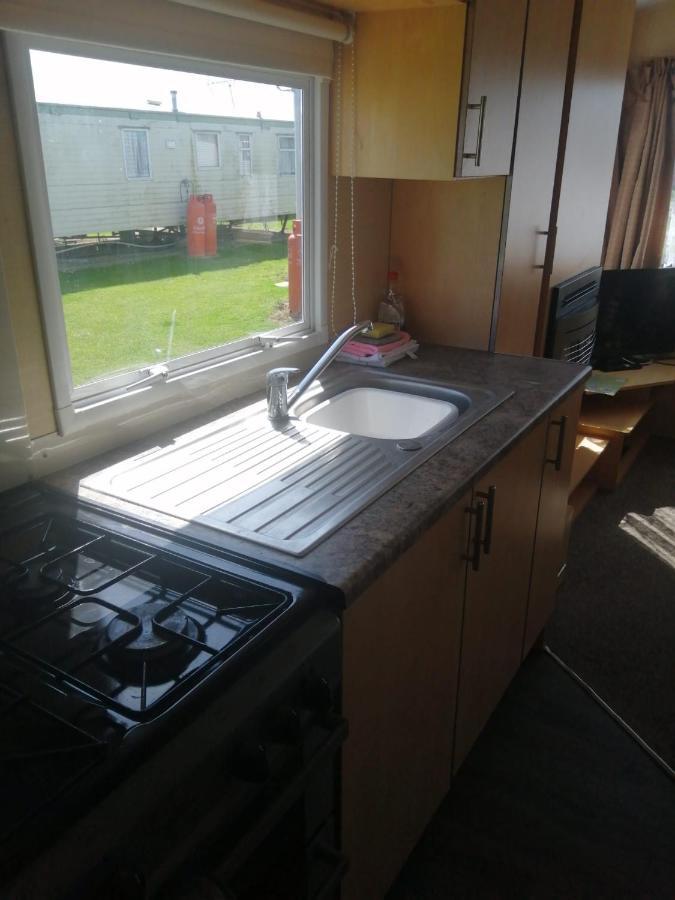 Adorable 2 Bedroom Caravan In Clacton-On-Sea Εξωτερικό φωτογραφία