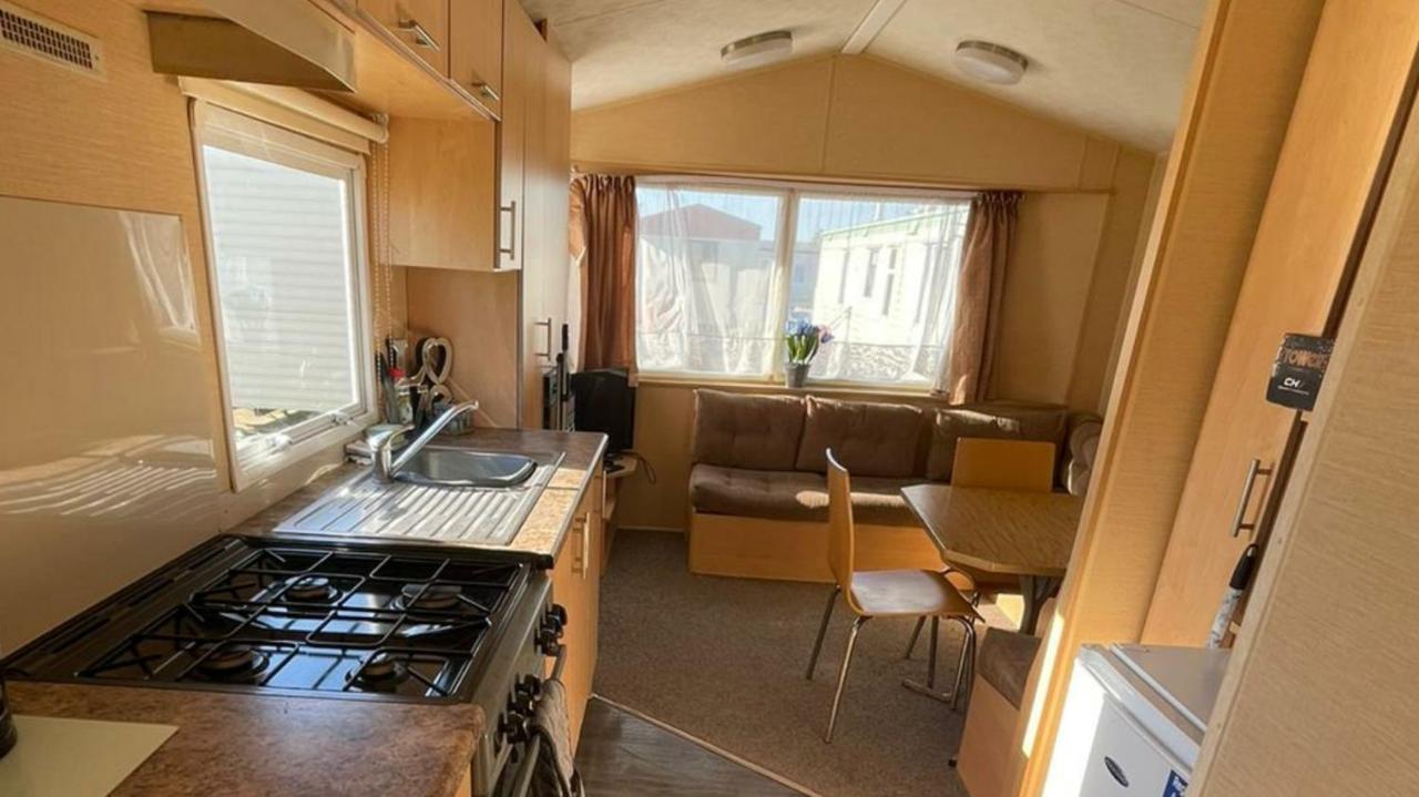 Adorable 2 Bedroom Caravan In Clacton-On-Sea Εξωτερικό φωτογραφία