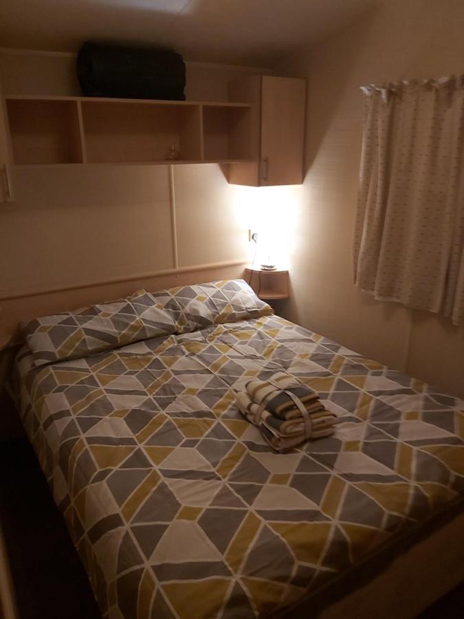 Adorable 2 Bedroom Caravan In Clacton-On-Sea Εξωτερικό φωτογραφία